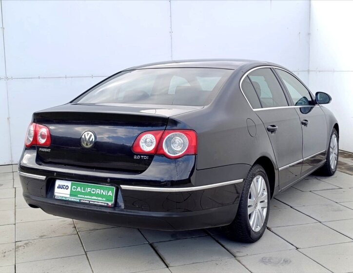 Volkswagen Passat Sedan / Limuzína 2,0 l 103 kw