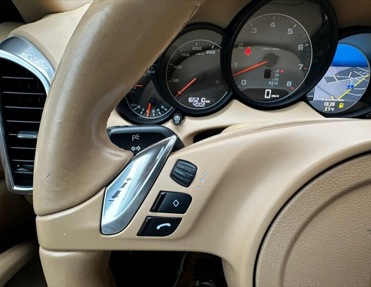 Porsche Cayenne Kombi 4,8 l 294 kw