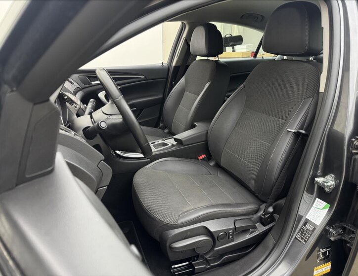 Opel Insignia Sedan / Limuzína 2,0 l 118 kw