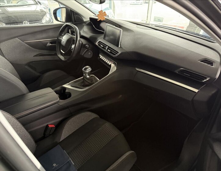 Peugeot 5008 SUV 2,0 l 110 kw