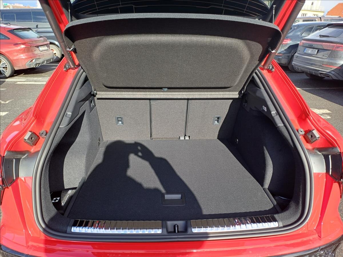 Audi Q3 CUV / Crossover 2,0 l 110 kw