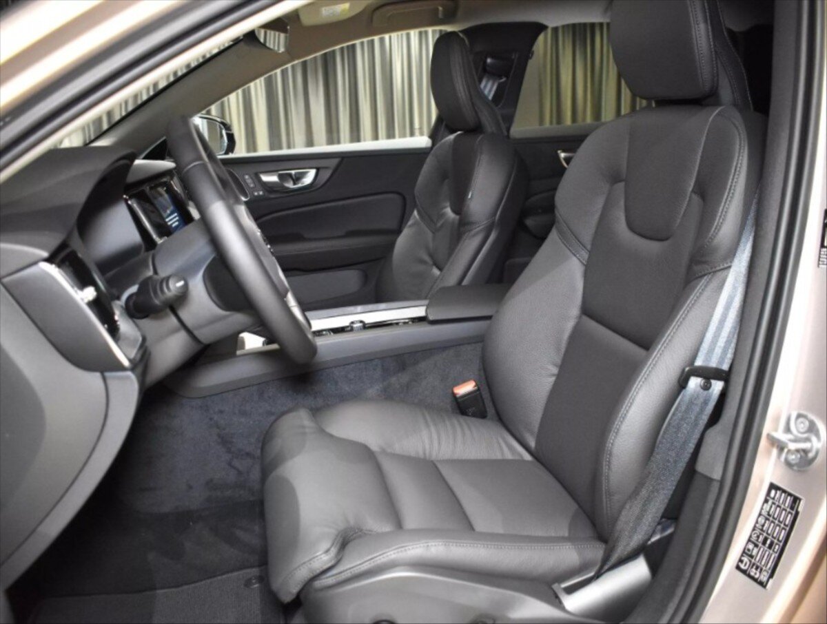 Volvo V60 Kombi 2,0 l 145 kw