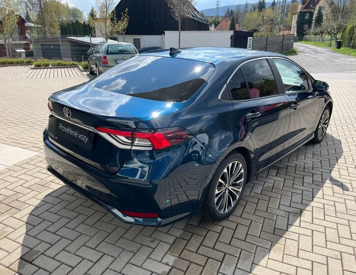 Toyota Corolla Sedan / Limuzína 1,5 l 92 kw