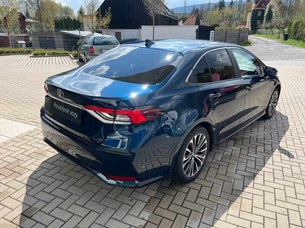 Toyota Corolla Sedan / Limuzína 1,5 l 92 kw