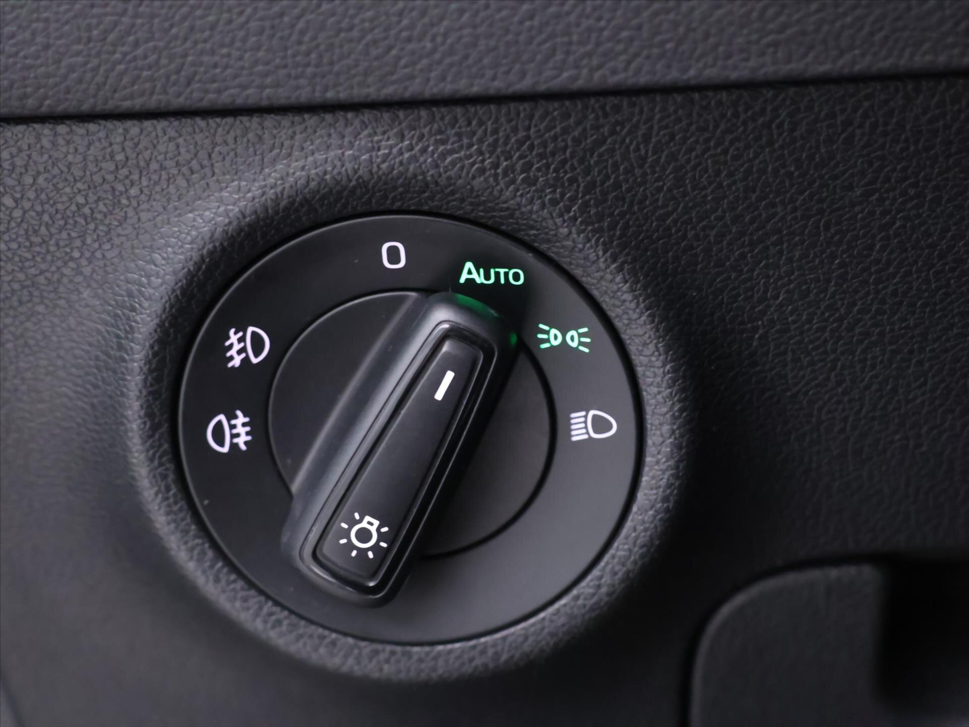 Škoda Karoq SUV / Terénní 1,6 l 85 kw