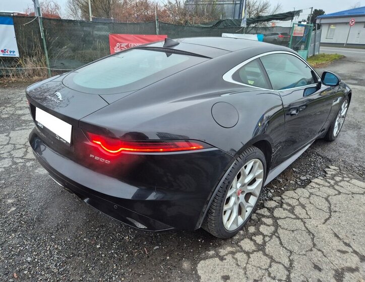 Jaguar F-Type Kupé 2,0 l 221 kw