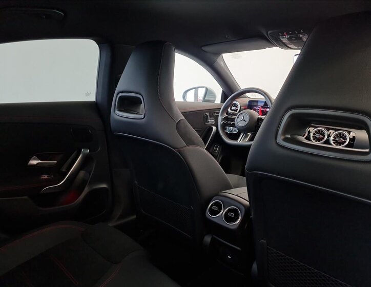 Mercedes-Benz CLA 21