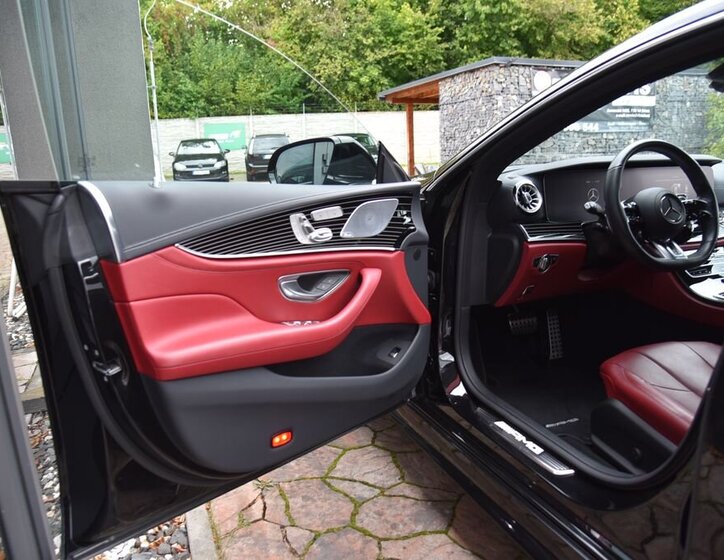 Mercedes-Benz CLS Sedan 3,0 l 320 kw