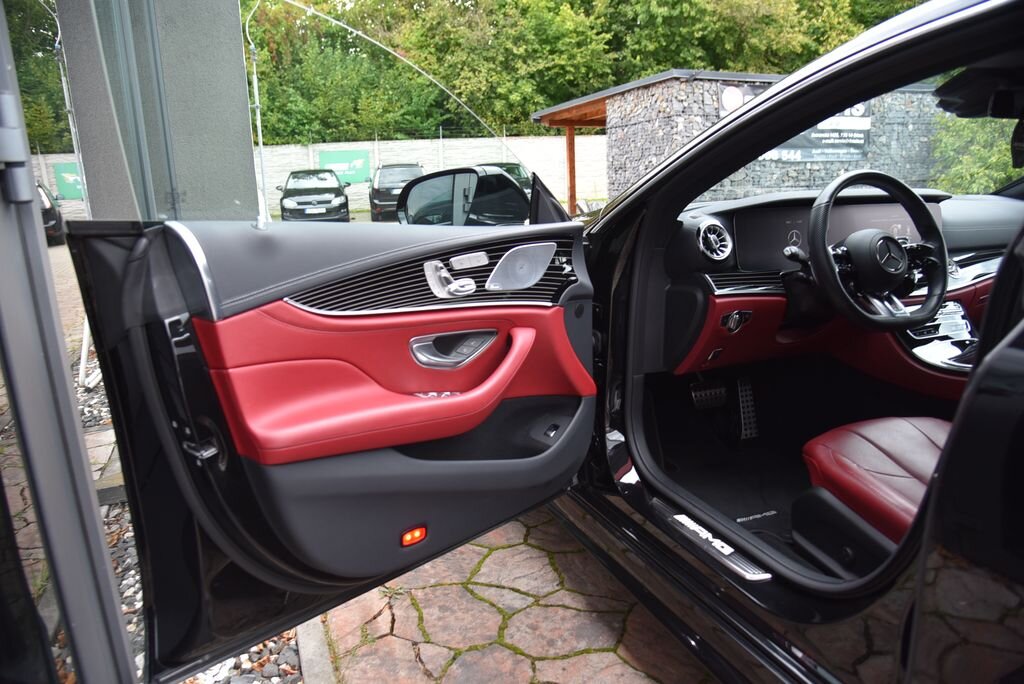 Mercedes-Benz CLS Sedan 3,0 l 320 kw