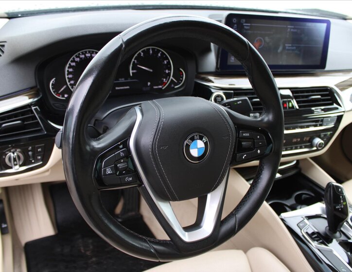 BMW Řada 5 Sedan / Limuzína 3,0 l 250 kw