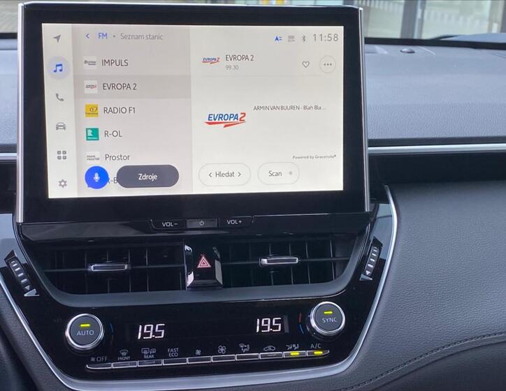 Toyota Corolla Cross 17