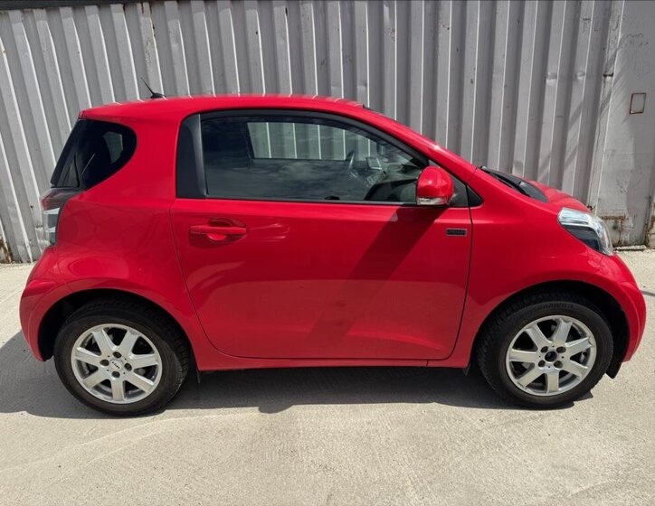 Toyota iQ Hatchback 998,0 50 kw