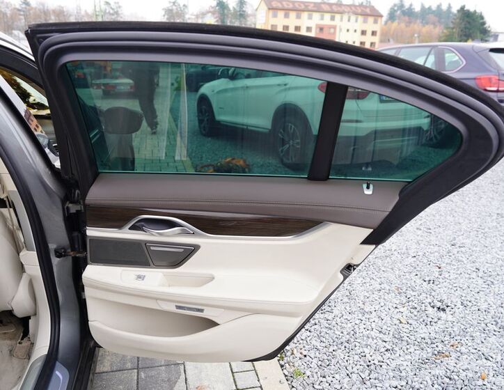 BMW Řada 7 17