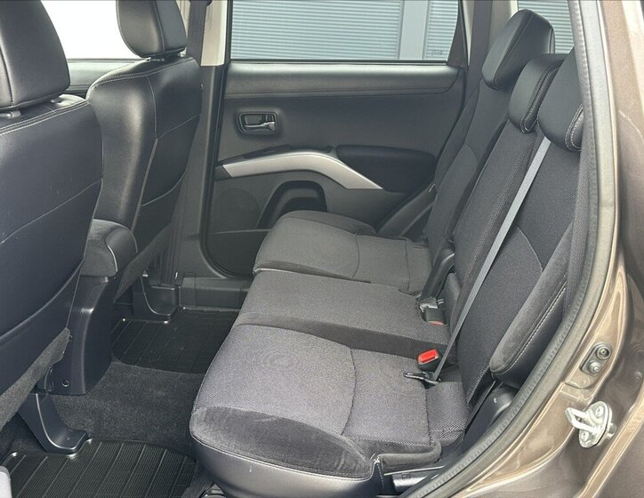 Mitsubishi Outlander SUV 2,3 l 130 kw