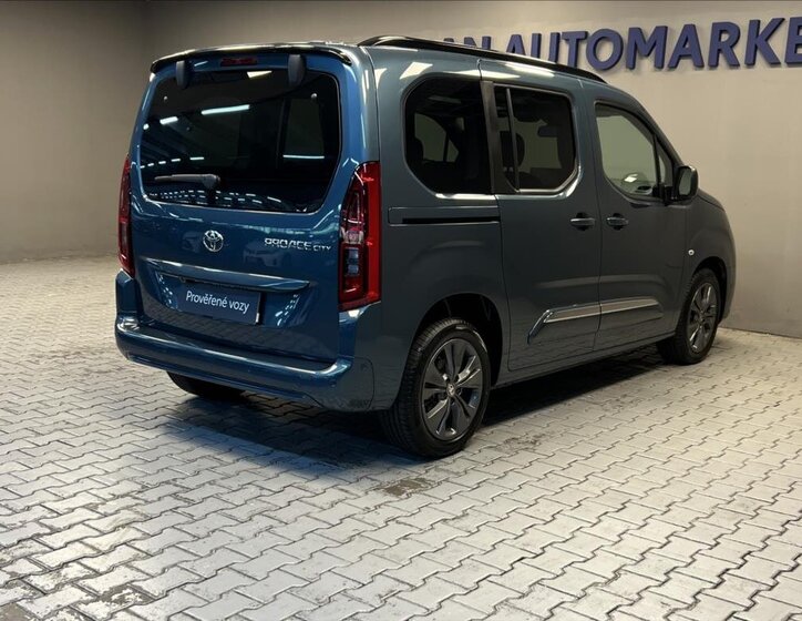 Toyota ProAce City Verso MPV 1,5 l 96 kw