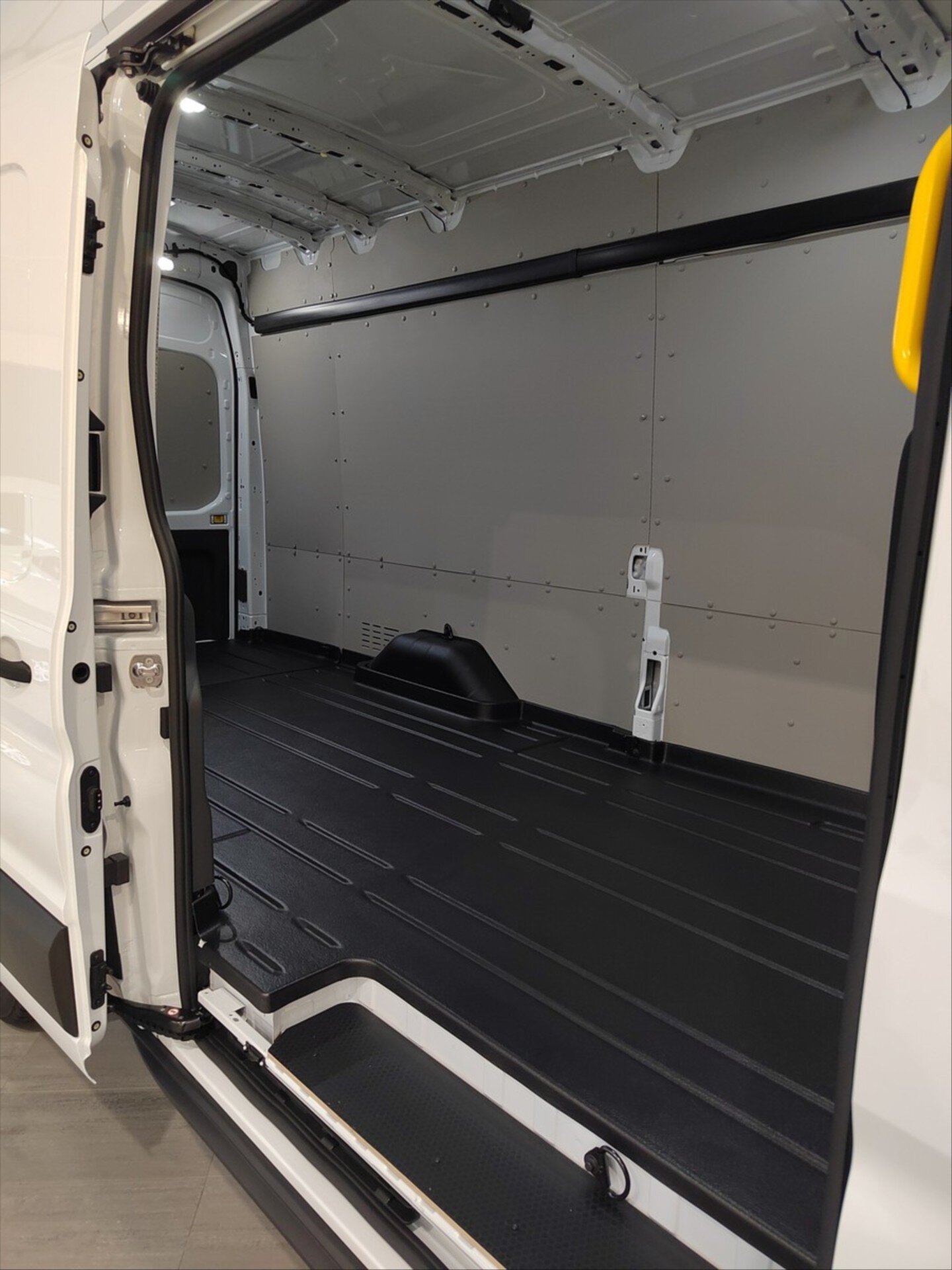 Ford Transit Ostatní 2,0 l 121 kw