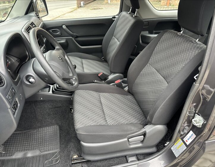 Suzuki Jimny SUV 1,3 l 63 kw