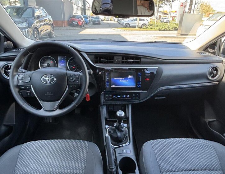 Toyota Corolla Sedan / Limuzína 1,6 l 97 kw