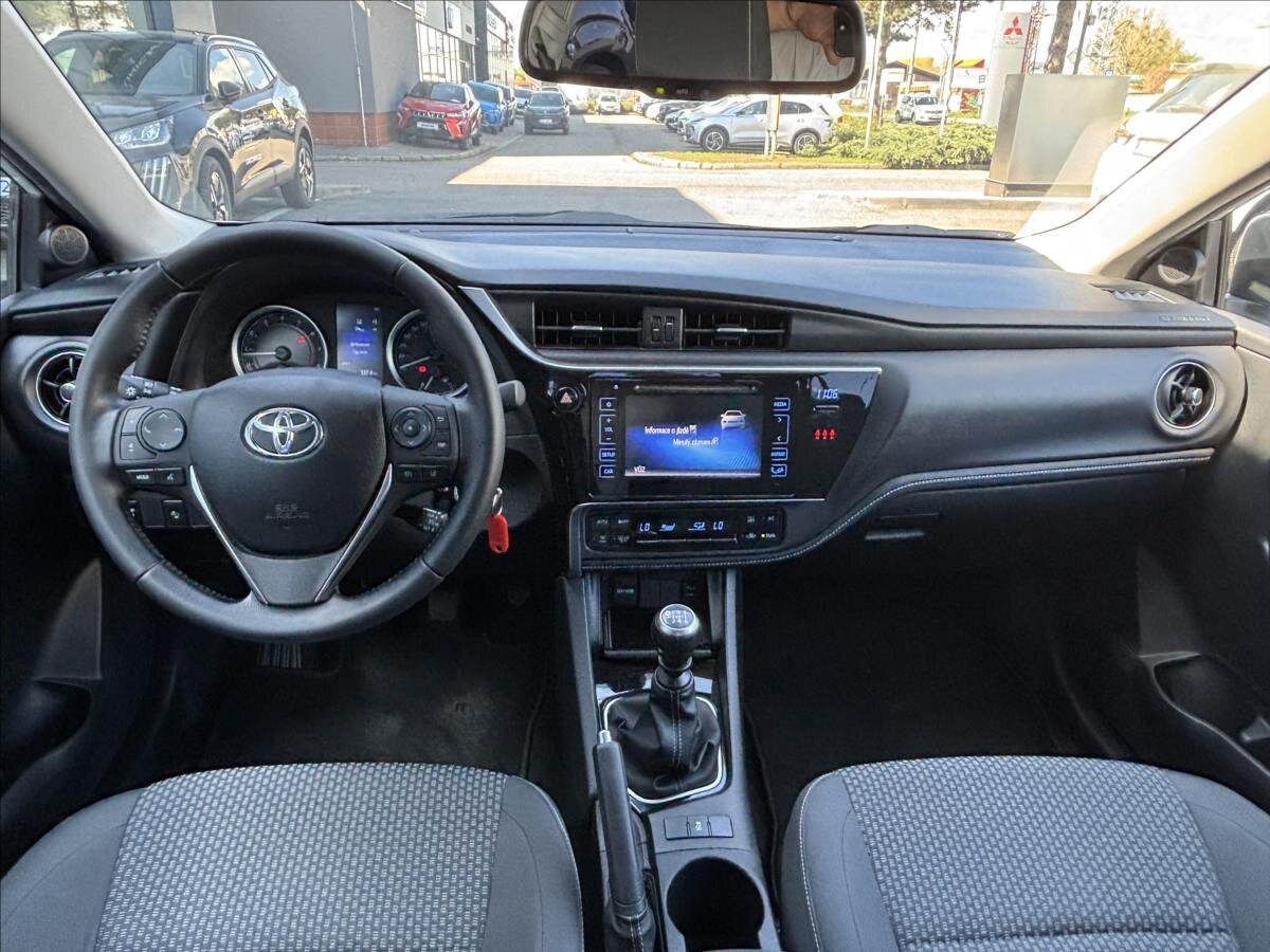 Toyota Corolla Sedan / Limuzína 1,6 l 97 kw