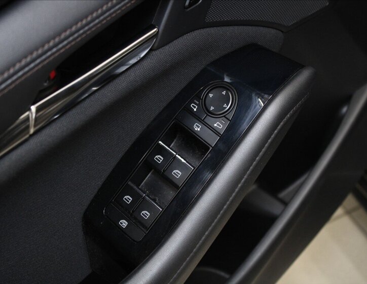 Mazda 3 Sedan / Limuzína 2,0 l 90 kw