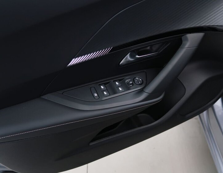 Peugeot 2008 SUV / Terénní 1,2 l 74 kw