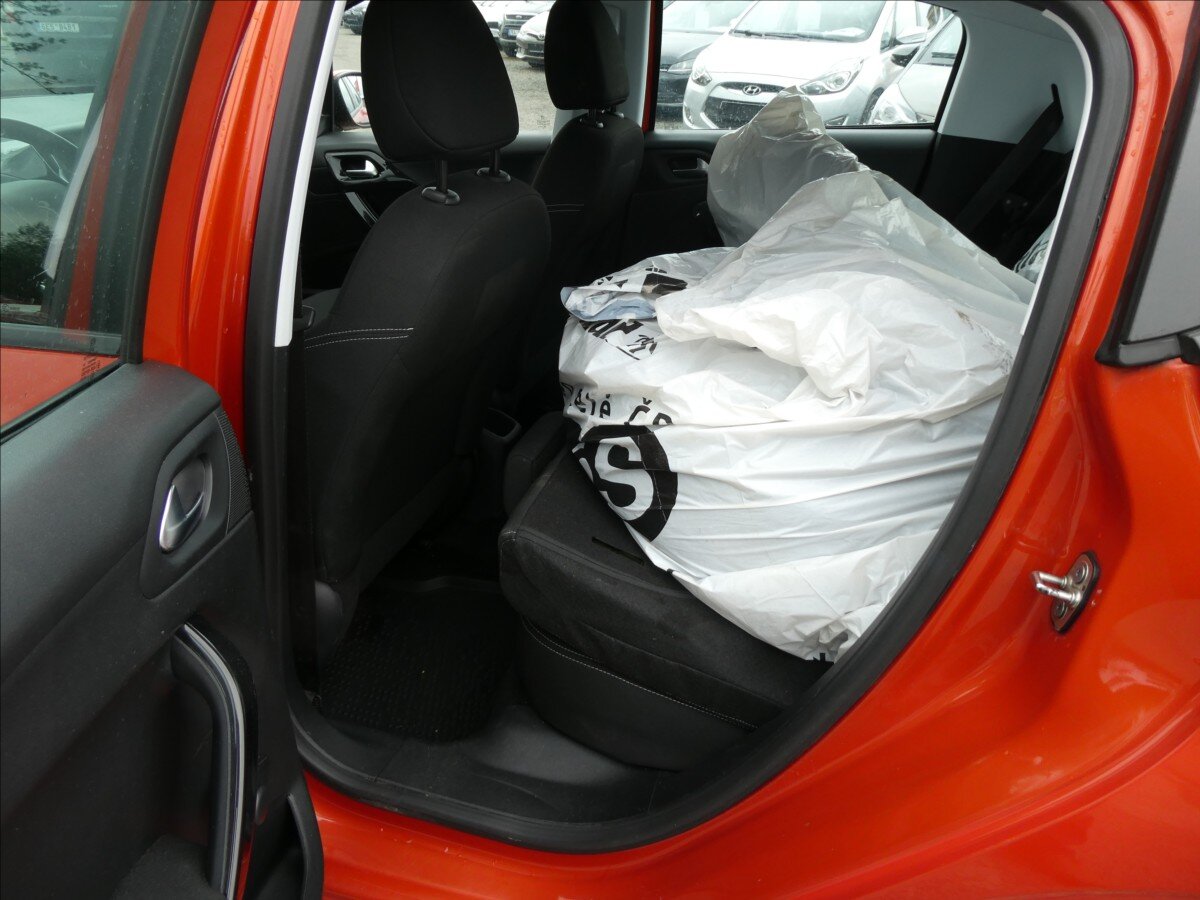 Peugeot 208 Hatchback 1,2 l 61 kw