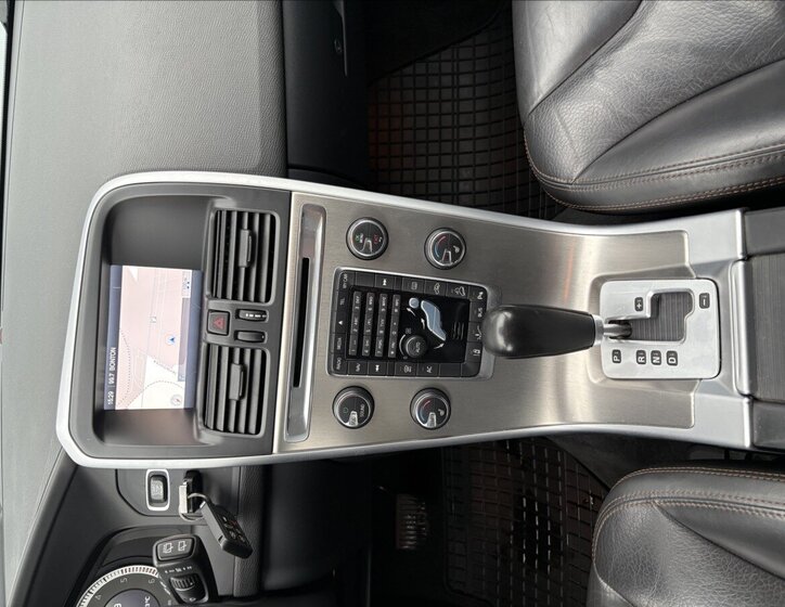 Volvo XC60 SUV 2,4 l 120 kw