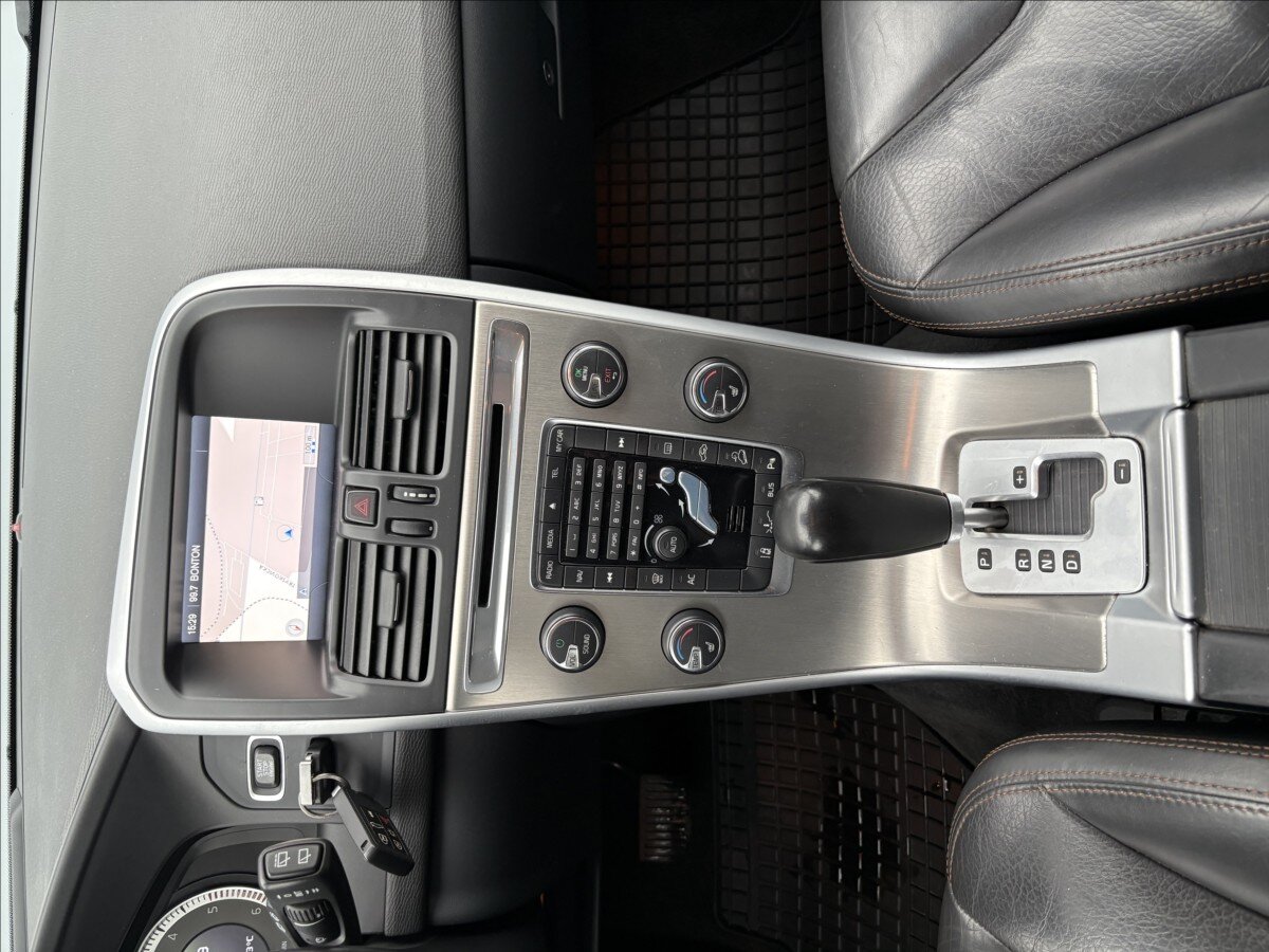 Volvo XC60 SUV 2,4 l 120 kw