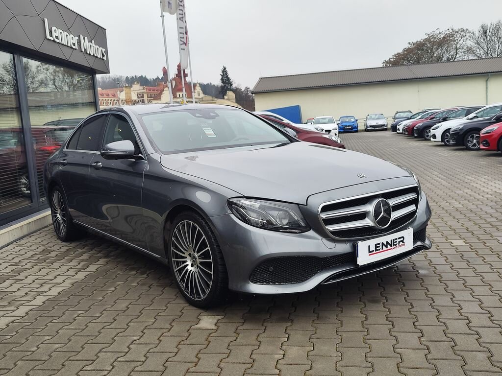 Mercedes-Benz Třídy E Sedan 3,0 l 190 kw