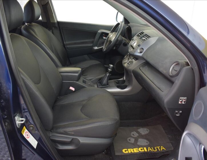 Toyota RAV4 SUV / Terénní 2,2 l 130 kw