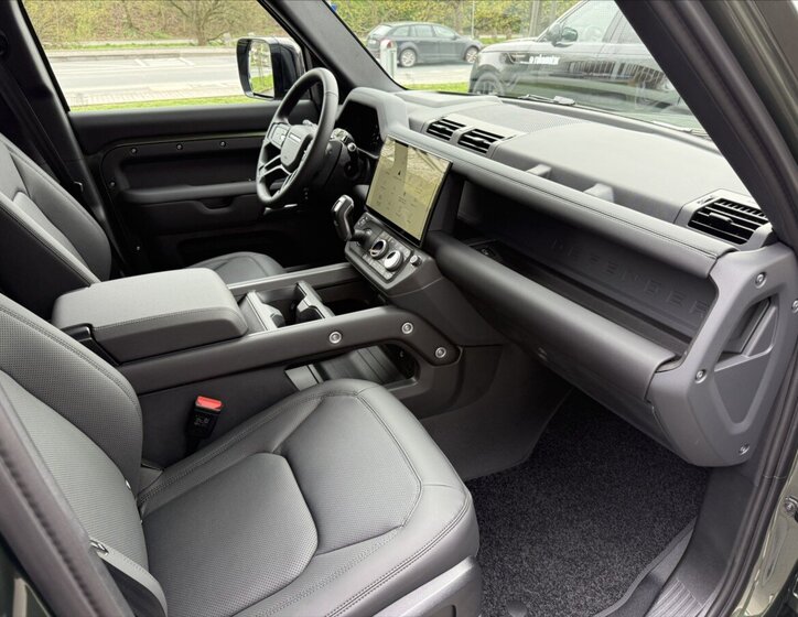 Land Rover Defender SUV / Terénní 3,0 l 184 kw