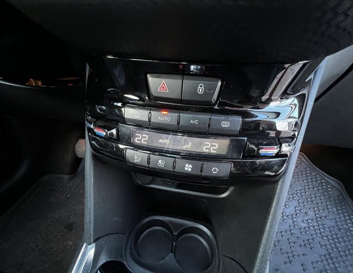 Peugeot 2008 SUV / Terénní 1,6 l 84 kw