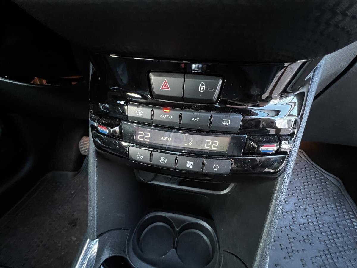 Peugeot 2008 SUV / Terénní 1,6 l 84 kw