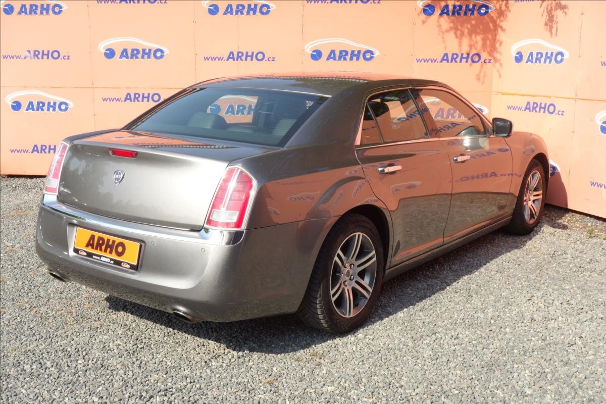 Lancia Thema Sedan 3,0 l 140 kw