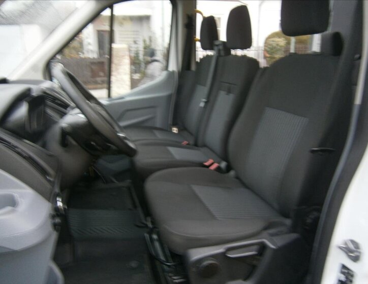 Ford Transit 9