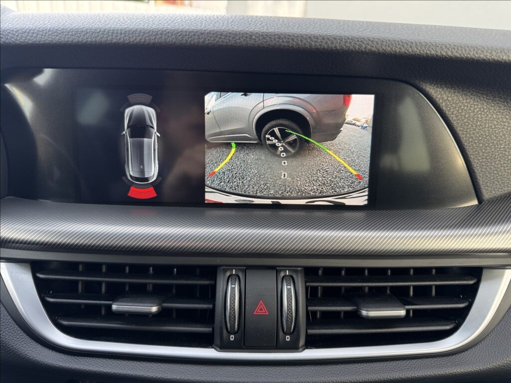 Alfa Romeo Stelvio SUV 2,0 l 206 kw