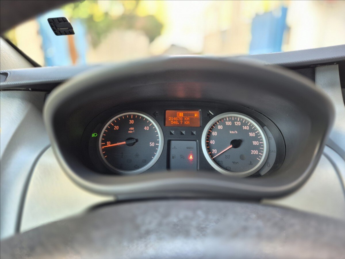 Opel Vivaro Kombi 2,5 l 107 kw