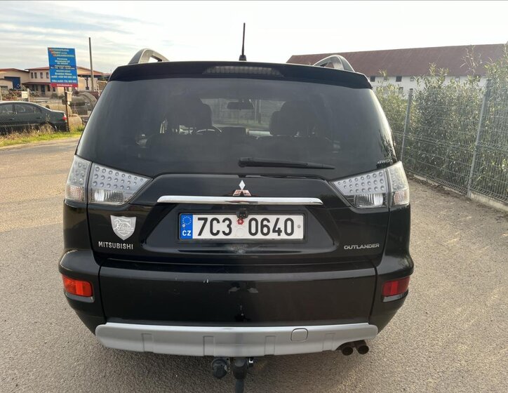 Mitsubishi Outlander 7
