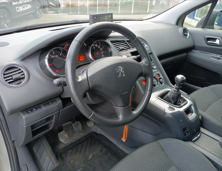 Peugeot 5008 SUV 1,6 l 88 kw