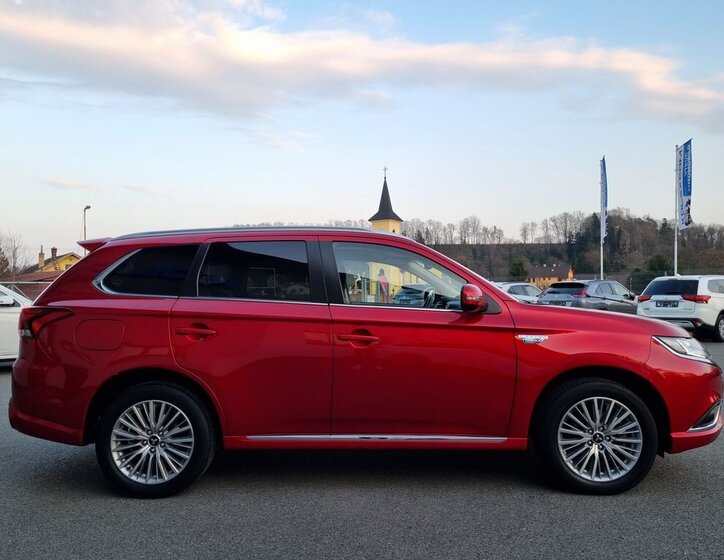Mitsubishi Outlander SUV / Terénní 2,4 l 165 kw