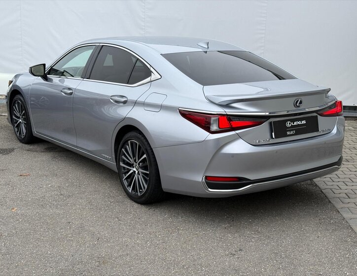 Lexus ES 300h Sedan / Limuzína 2,5 l 131 kw