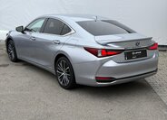 Lexus ES 300h Sedan / Limuzína 2,5 l 131 kw