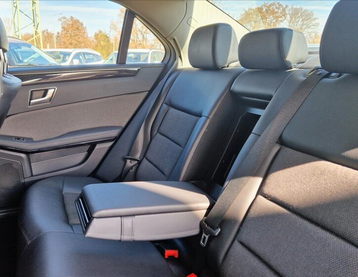 Mercedes-Benz Třídy E Sedan / Limuzína 3,0 l 195 kw