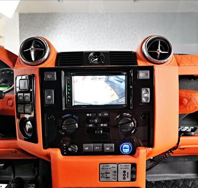 Land Rover Defender 18