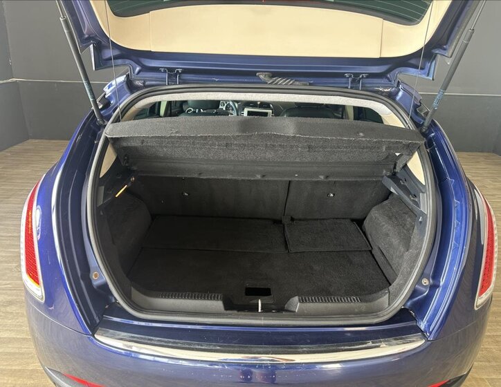 Lancia Delta Hatchback 1,6 l 88 kw