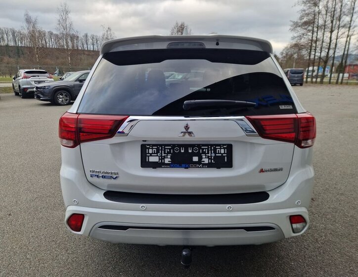 Mitsubishi Outlander SUV / Terénní 2,4 l 165 kw