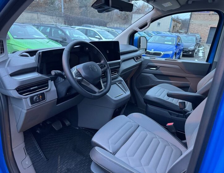 Volkswagen Caravelle 32