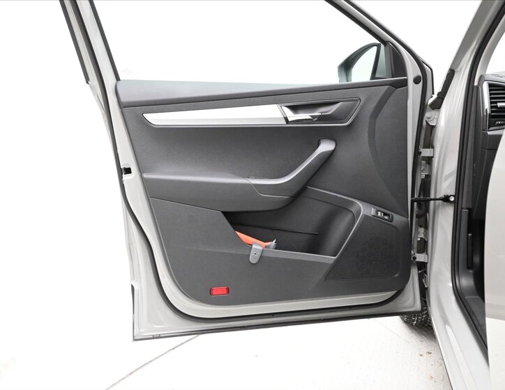 Škoda Karoq SUV 999,0 81 kw