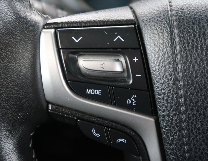 Toyota Land Cruiser 25