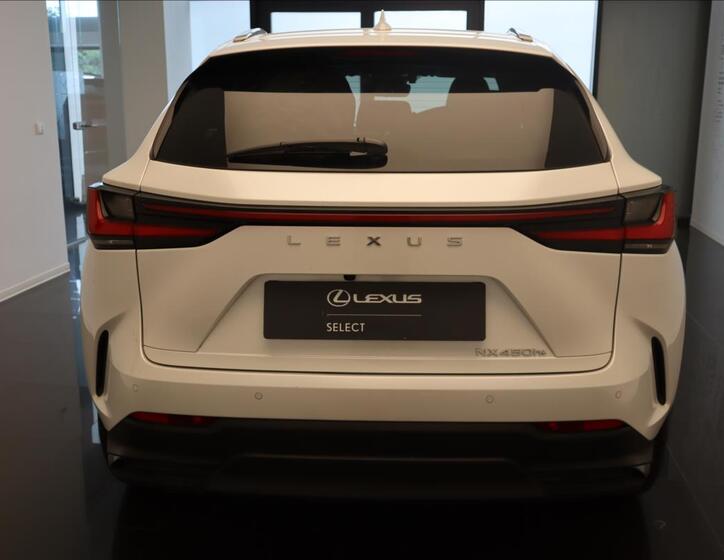 Lexus NX 450h+ 9